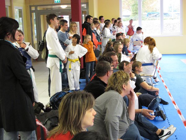 die Zuschauer verfolgen die Kämpfe Zuschauer