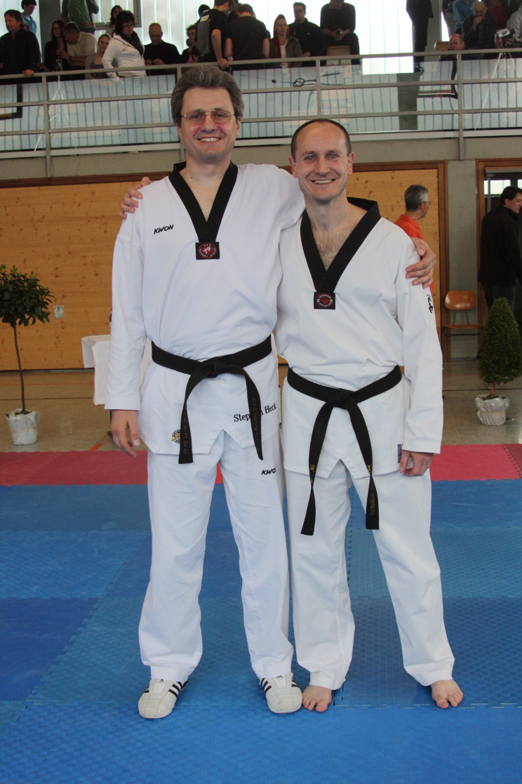 Glückliche Absolventen - Das Ziel ist erreicht! Stephan Heck aus Hambrücken und Michael Scherer Glückliche Absolventen - Das Ziel ist erreicht!