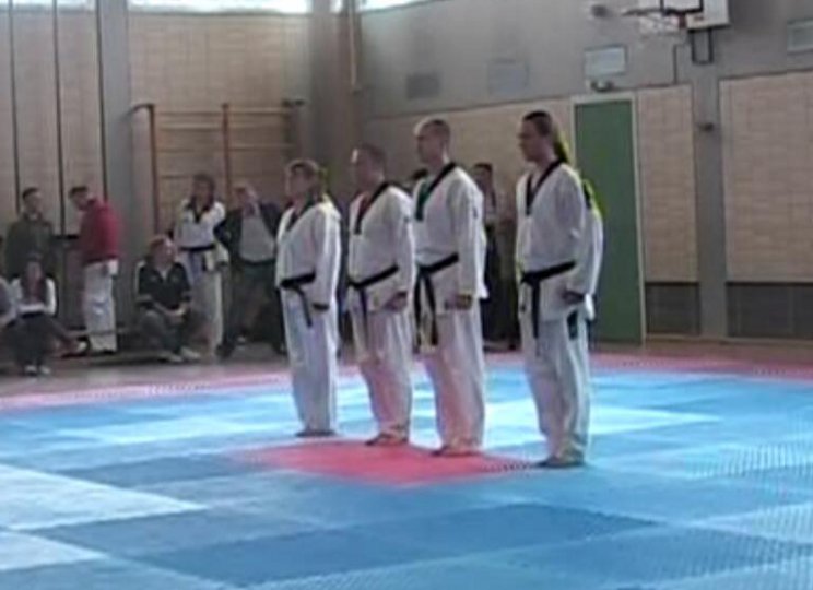Poomsae mit Partnern - Angrüßen Poomsae mit Partnern - Angrüßen