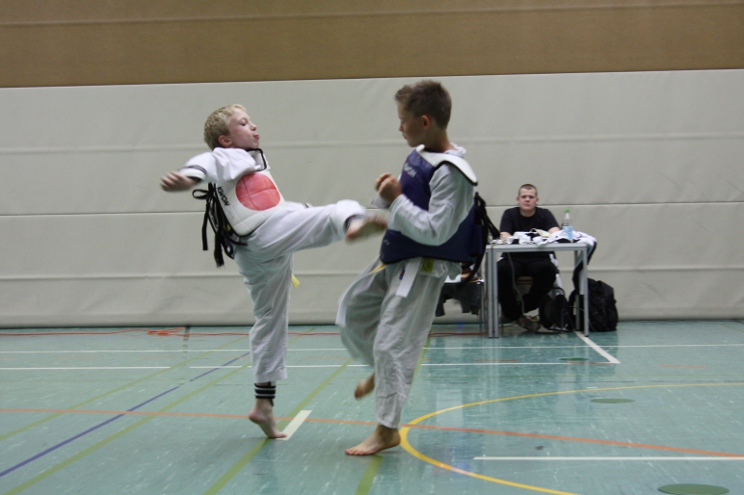 Kampf 202: Enrico gegen Bernd - Ergebnis 0 : 5 Kampf 202: Enrico gegen Bernd - Ergebnis 0 : 5