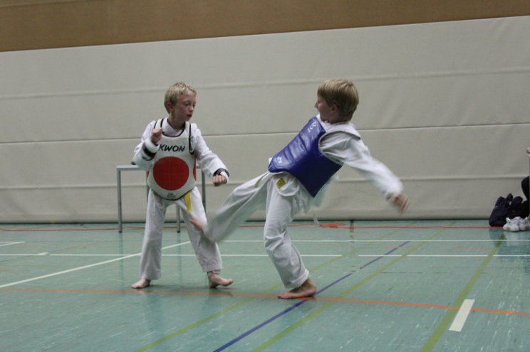 Kampf 205: Simon gegen Bernd - Ergebnis 3 : 4 Kampf 205: Simon gegen Bernd - Ergebnis 3 : 4