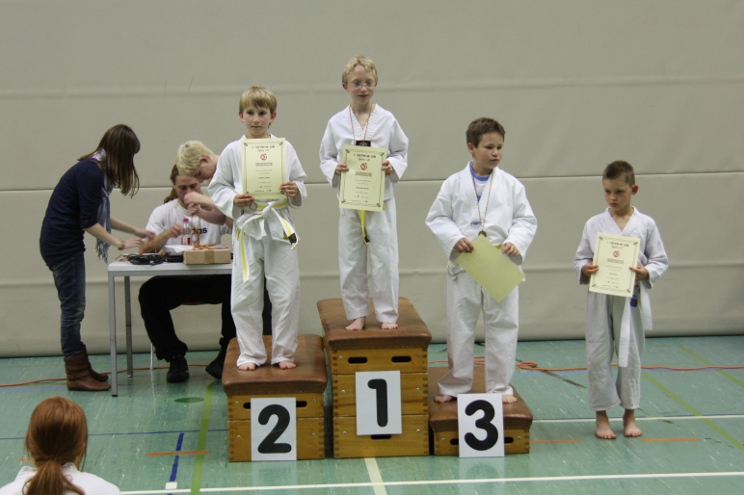 Siegerehrung: v.l.n.r. Simon, Bernd, Christian, Enrico Siegerehrung: v.l.n.r. Simon, Bernd, Christian, Enrico