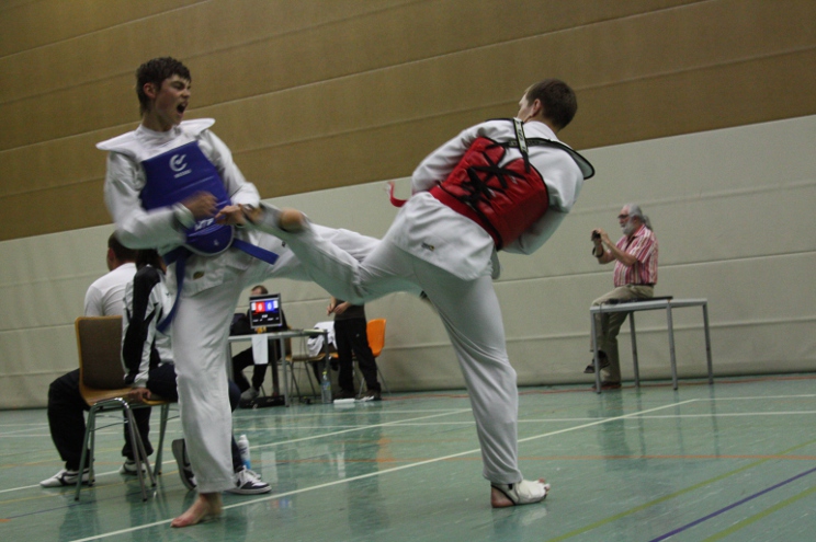 Kampf 213: Marius gegen Dominik - Ergebnis 6 : 4 Kampf 213: Marius gegen Dominik - Ergebnis 6 : 4