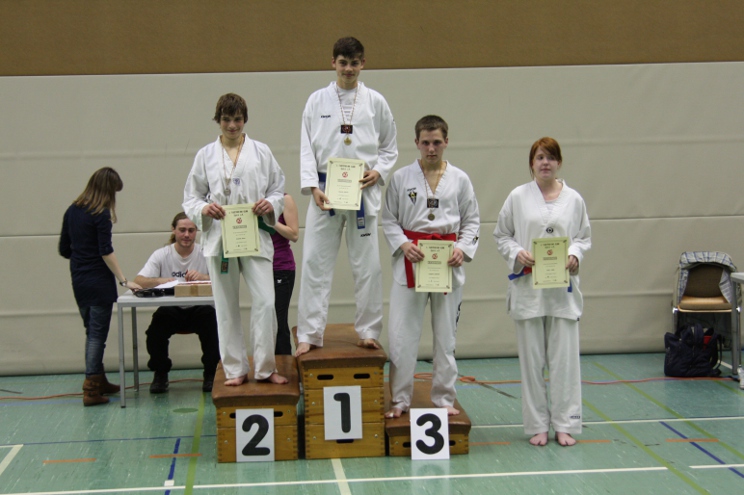 Siegerehrung: v.l.n.r. Oliver, Marius, Dominik, Alisa Siegerehrung: v.l.n.r. Oliver, Marius, Dominik, Alisa