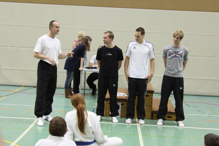 Punktrichter und Kampfleiter: v.l.n.r. Mark, Marcel, René Punktrichter und Kampfleiter: v.l.n.r. Mark, Marcel, René