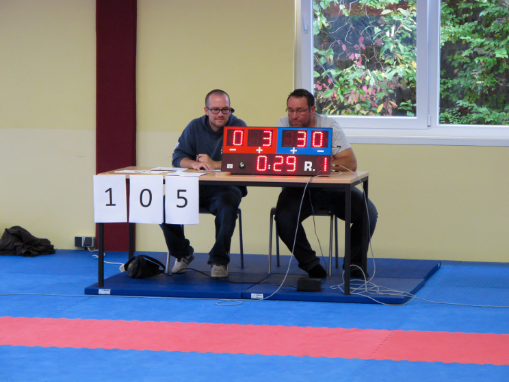 Scoreboard und Punktrichter Kampffläche 1 Scoreboard und Punktrichter Kampffläche 1