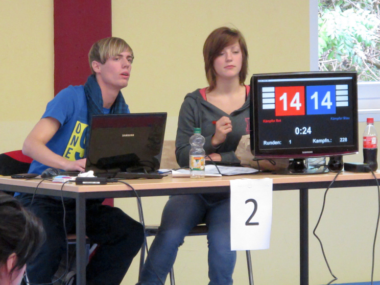 René - Punktrichter auf Kampffläche 2 René - Punktrichter auf Kampffläche 2