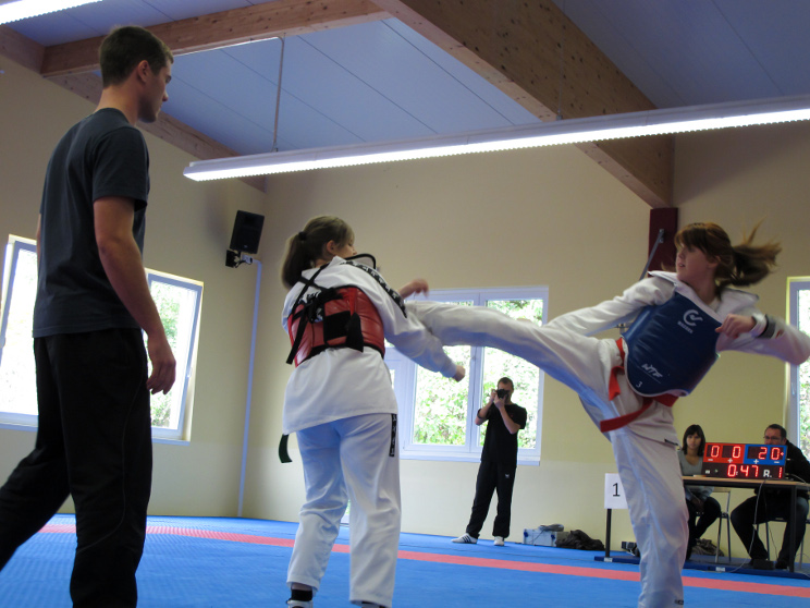 Alisa mit einem Treffer Alisa mit einem Treffer