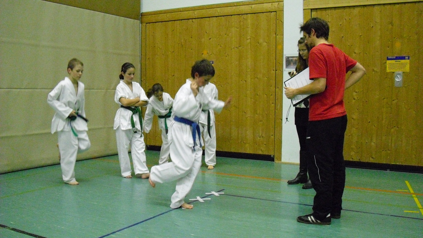 Einbeinige Zick-Zack-Sprünge