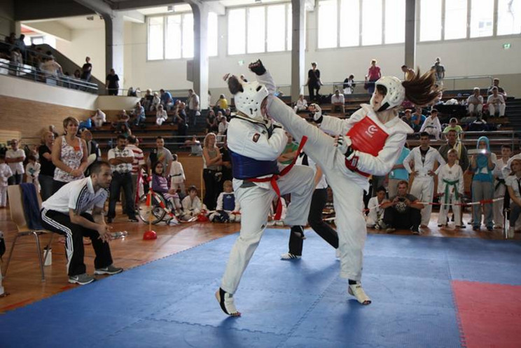 rechts: Alisa mit dollyo chagi rechts: Alisa mit dollyo chagi