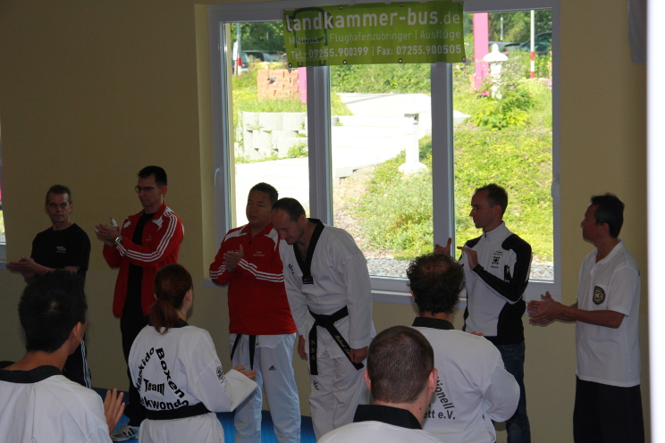 Angrüßen: die Referenten werden vorgestellt