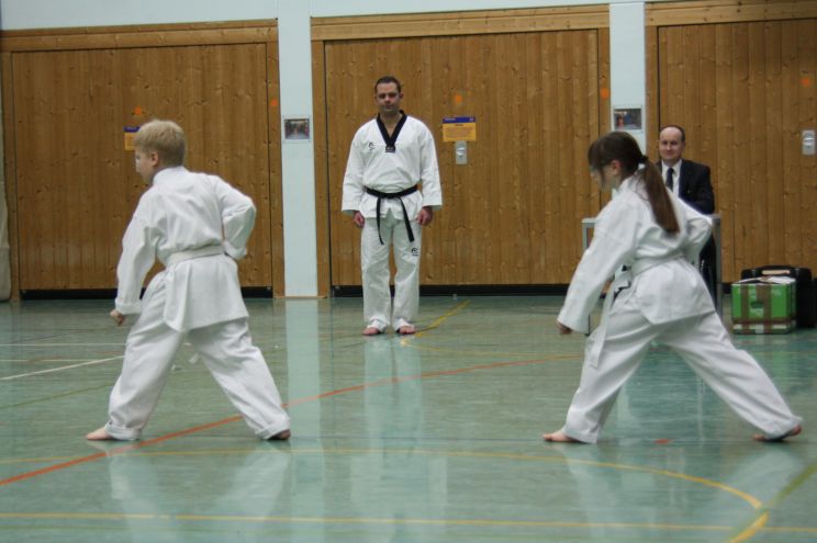 Weißgurte bei der ersten Grundform