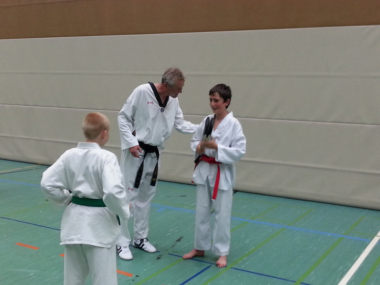 immer wieder korrigieren und weiterhelfen