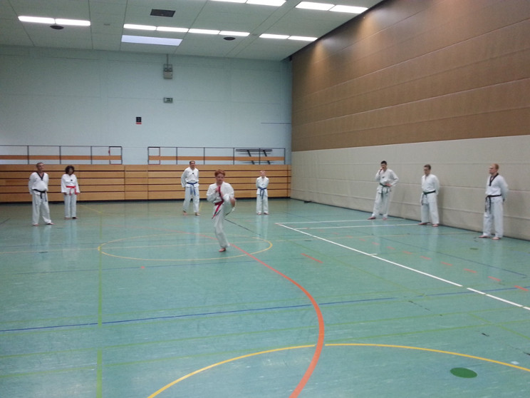 â€¦ und einer musste eine Form laufen.