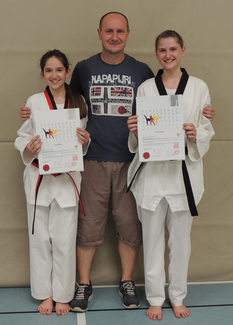 Lara und Celina mit Trainer Michael Scherer